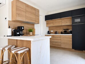 Refrigerador, microondas, horno y lavavajillas 