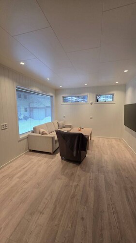 Arctic Nine - Rom nr 6 - Sentralt på øya