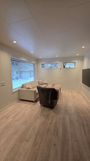 Living area - Arctic Nine - Rom nr 3 - Sentralt på øya (Tromsø)