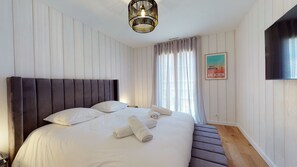 Iron/ironing board, Internet, bed sheets - Cosy 2-bedroom villa - heated pool ideal for family holidays (Arès)