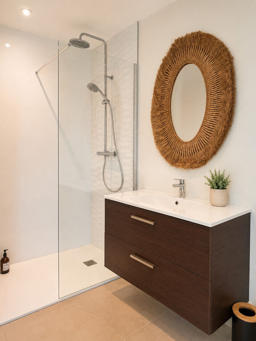 Een douche, een haardroger, handdoeken