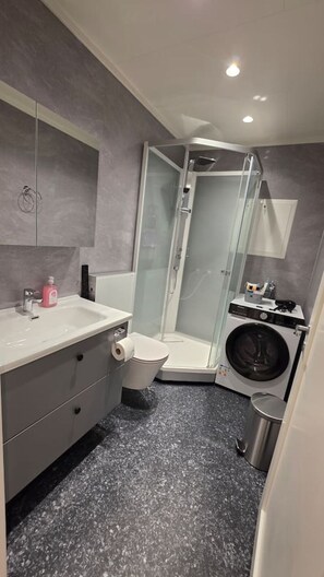 Bathroom - Arctic Nine - Rom nr 1 - Sentralt på øya (Tromsø)