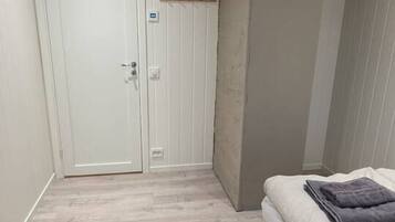 Desk, WiFi, bed sheets