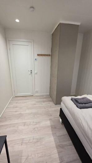 Skrivbord, wi-fi och sängkläder