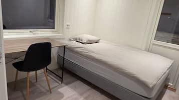 Skrivebord, wi-fi og sengetøy