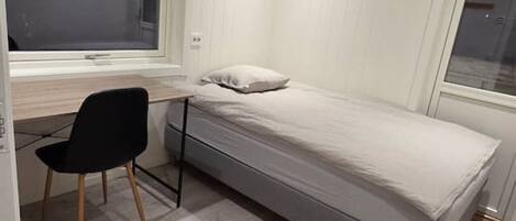 Escritorio, wifi, ropa de cama