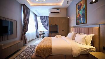 Business-Zimmer | Zimmersafe, Schreibtisch, laptopgeeigneter Arbeitsplatz