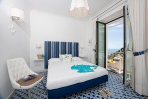 Quarto conforto, sacada, vista para o mar | Cofres nos quartos, Wi-Fi de cortesia