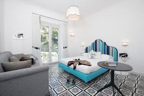 Quarto conforto, sacada, vista para o mar | Cofres nos quartos, Wi-Fi de cortesia