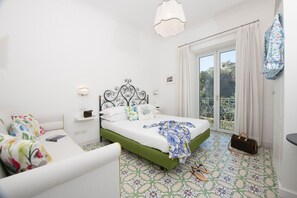 Quarto conforto, sacada, vista para o mar | Cofres nos quartos, Wi-Fi de cortesia