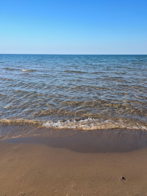 Aurinkotuoleja, rantapyyhkeitä