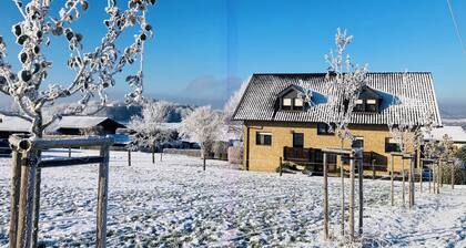 Landleben, ruhig und modern auf unserem Hof, Erkerwohnungmit tollem Weitblick