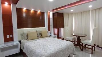 Estudio Deluxe, vista al jardín | Ropa de cama hipoalergénica, edredón y insonorización