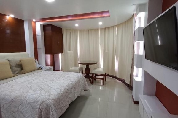 Deluxe Studio, Garden View | Hypo-allergenic bedding available, down comforters, soundproofing