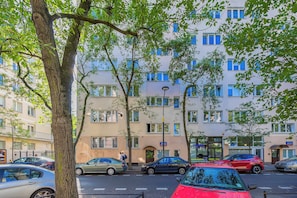 Exterior - Apartment with Balcony in the Center | Air Conditioning and View (Warszawa)