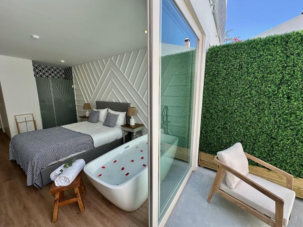 Kahden hengen superior-huone (yksi tai kaksi sänkyä), patio, näköala pihalle | Ilmainen Wi-Fi