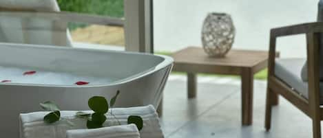 Deluxe Double Room, Patio, Courtyard View | Interior