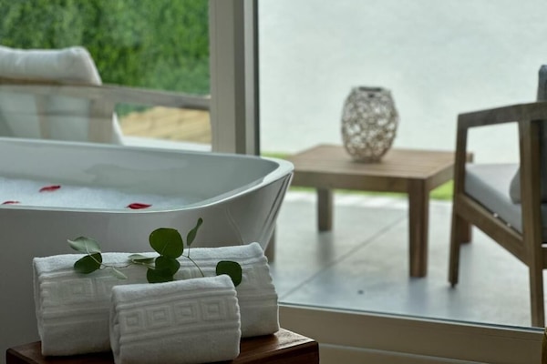 Deluxe Double Room, Patio, Courtyard View | Interior