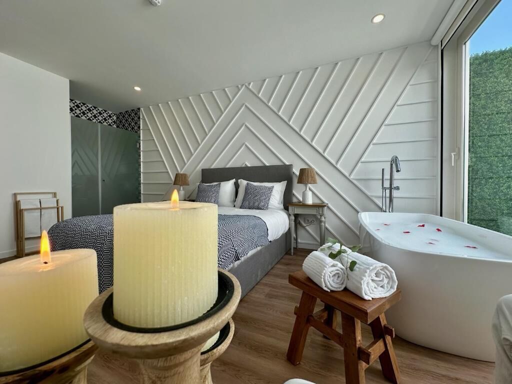 Deluxe-Doppelzimmer, Terrasse, Blick auf den Innenhof | Kostenloses WLAN