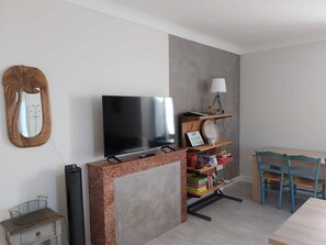 Interior - Chez Lilian & Isa - Gîte 6 - 8 persons (Pouzauges)