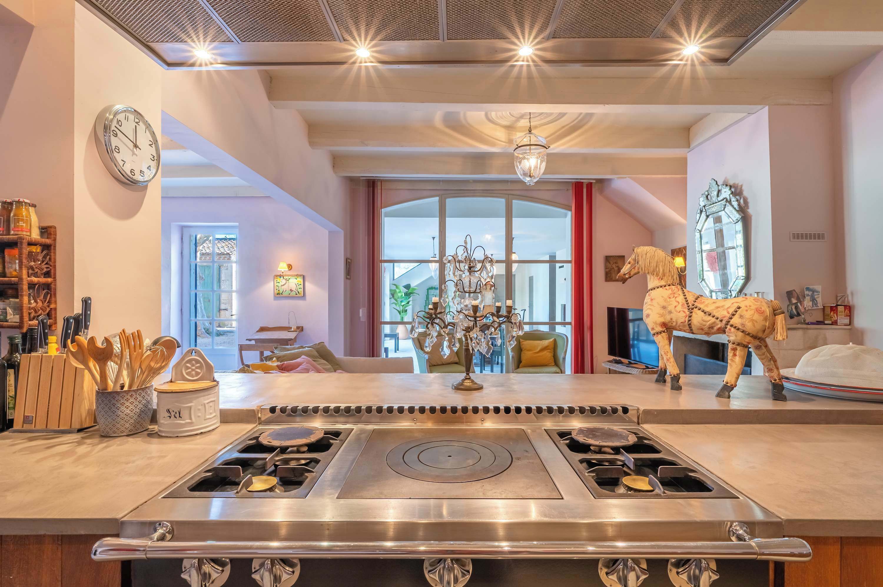 冰箱、微波炉、烤箱、炉灶