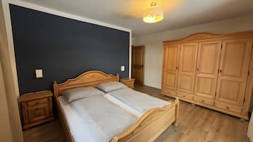 Bügeleisen/Bügelbrett, WLAN, Bettwäsche