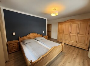 Iron/ironing board, WiFi, bed sheets - Apartment 'Haus Wallner' with Mountain View, Balcony and Wi-Fi (Neustift im Stubaital)