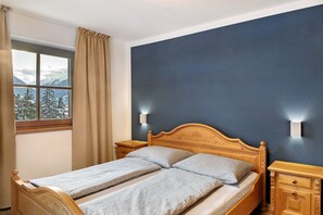 Een strijkplank/strijkijzer, wifi, beddengoed