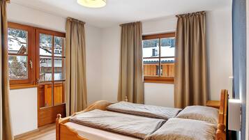 Silitysrauta/-lauta, Wi-Fi, vuodevaatteet