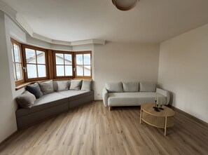 TV - Apartment 'Haus Wallner' with Mountain View, Balcony and Wi-Fi (Neustift im Stubaital)