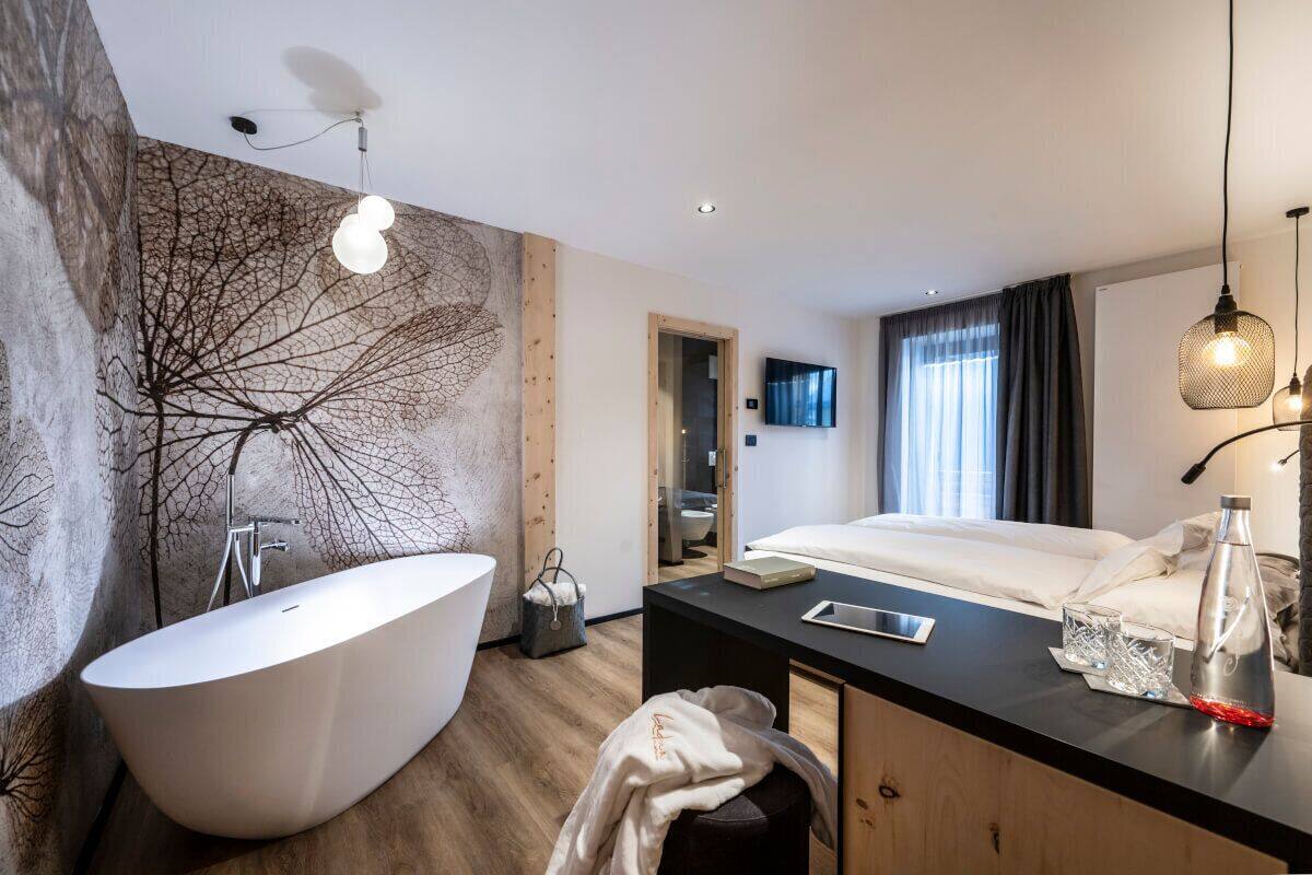 Superior Double Room, Balcony | Minibar, in-room safe, desk, blackout drapes