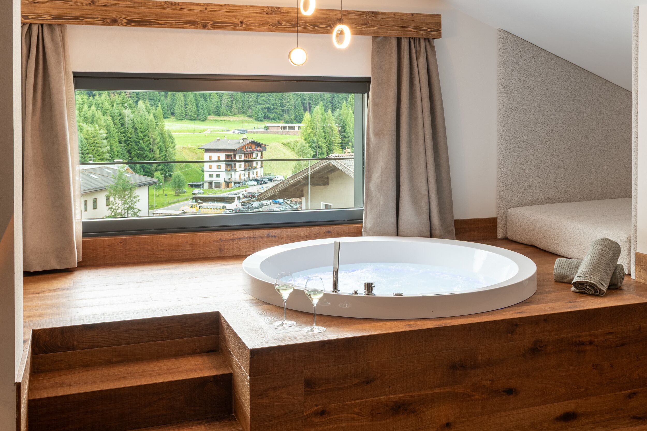 Suite, Hot Tub | Bathroom | Shower, hair dryer, bathrobes, slippers