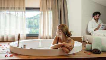 Suite, Hot Tub | Bathroom | Shower, hair dryer, bathrobes, slippers