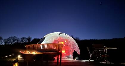 Off-grid Unidome escape with Hot Tub and Sauna for stargazing in Devon’s Blackdown Hills
