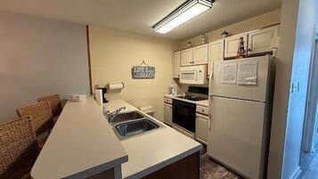 Coffee/tea maker, ice maker