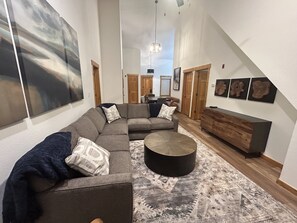 TV, fireplace - NEW! Renovated 3BR Mountain Condo - Kids Ski Free (Keystone)