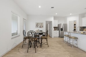 Dining - NEW! Sunset Creek Sanctuary - Spacious Family Home (Booth)