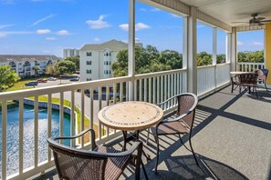 Outdoor dining - NEW! Ocean Keyes 2445 3-Bedroom Condo with Pool (North Myrtle Beach)
