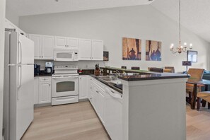 Kühlschrank, Mikrowelle, Geschirrspüler