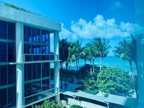 Property grounds - NEW! 2/2 Private Luxury Suite at Carillon Miami Beach (Miami Beach)