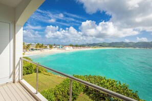 Property grounds - Beautiful apartment facing the Caribbean Sea (St Marten)