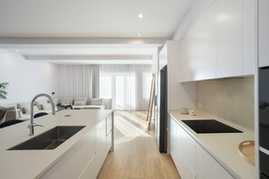 Microwave, dishwasher, coffee/tea maker, cookware/dishes/utensils - Marques DE Pombal Grand Prestige (Lisbon)