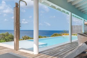 Pool - Petite Oceanfront Retreat, 2 Bedrooms, Private Infinity Pool, Serene (Kralendijk)