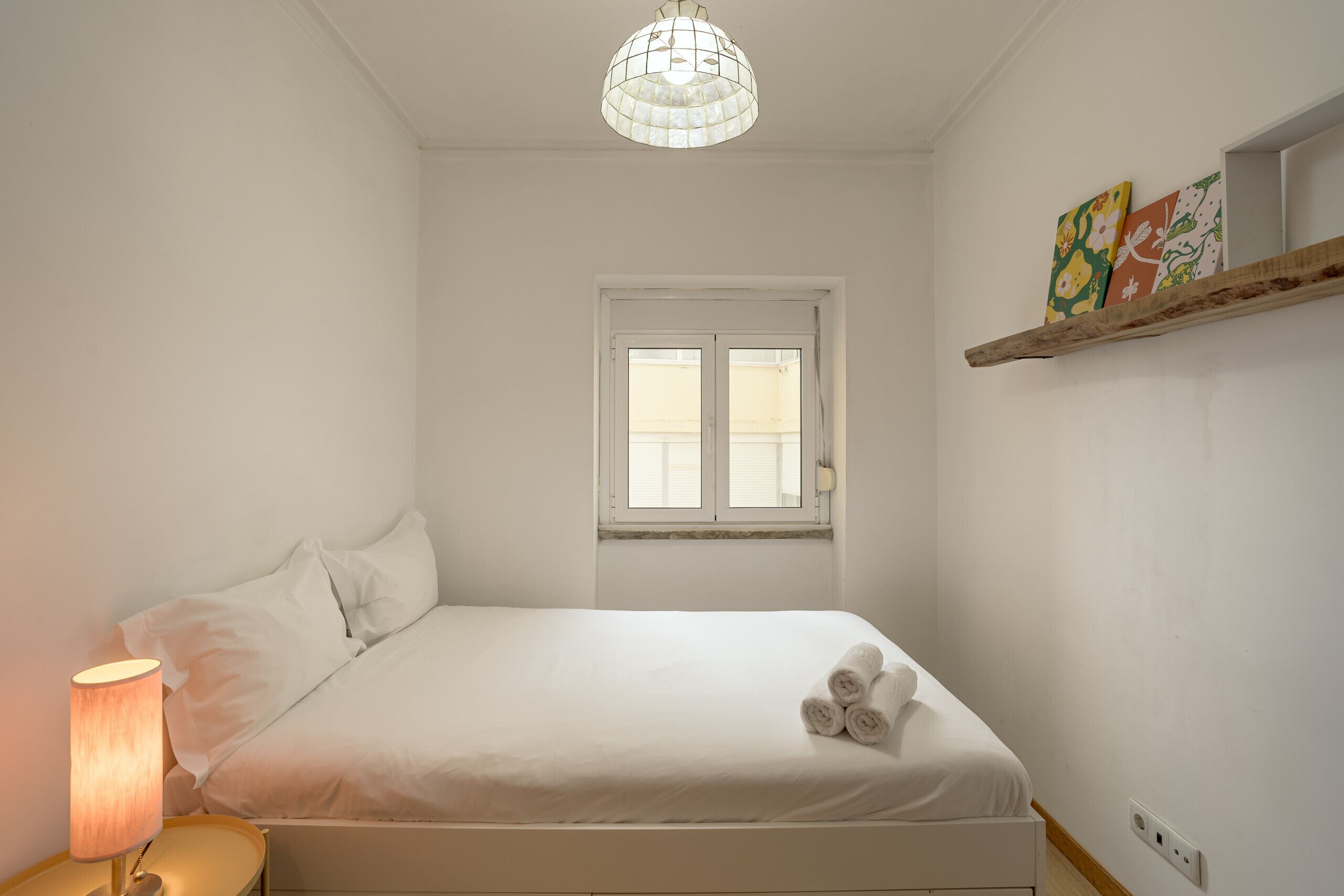 1 bedroom, bed sheets