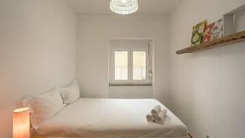 1 bedroom, bed sheets