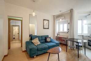 Living area - Anjos City Center Apartment by Homing (Lisbon)