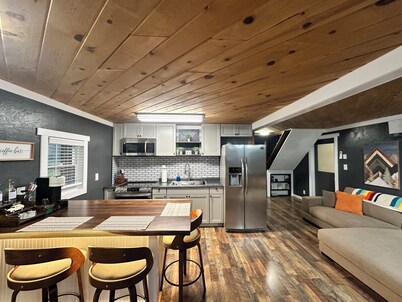 Montana Cabin Near Missoula Mountain Views + Wildlife