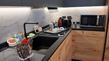 Fridge, microwave, oven, stovetop