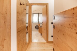 Interior - Apartment 'Alpen Blumen Stella Alpina' with Mountain View, Terrace and Wi-Fi (San Lorenzo Dorsino)