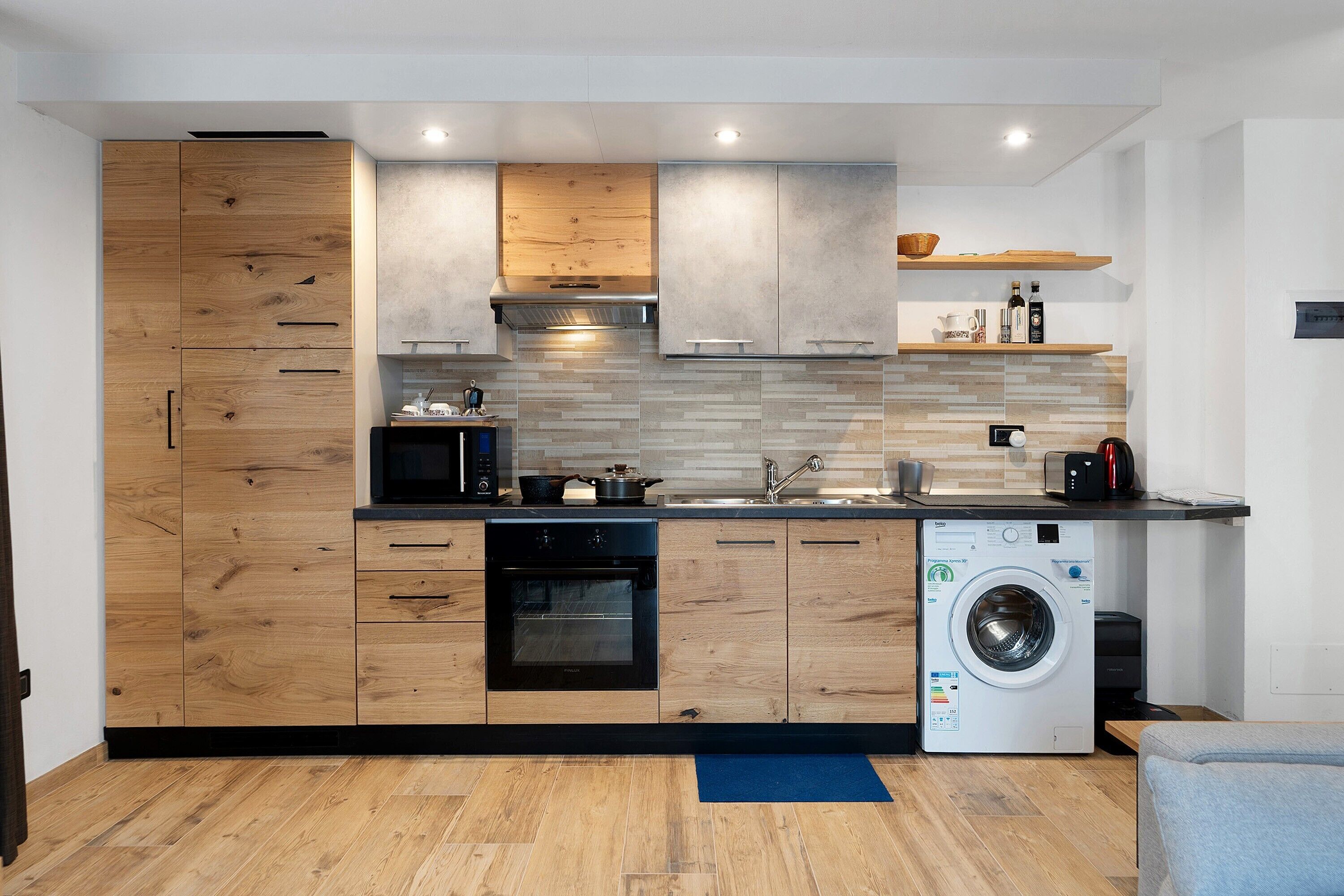 Kühlschrank, Mikrowelle, Ofen, Herdplatte